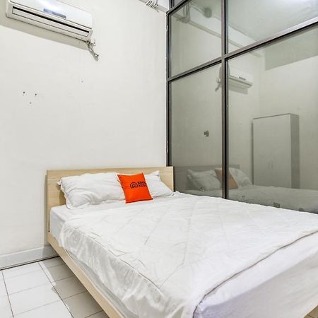 Koolkost Syariah @ Capsule Homestay Kedungdoro Сурабая Экстерьер фото