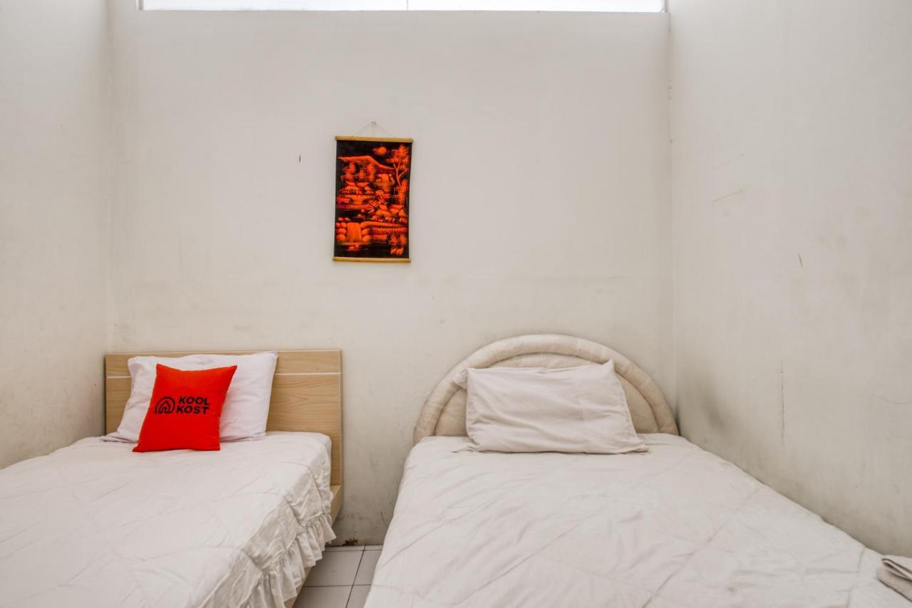 Koolkost Syariah @ Capsule Homestay Kedungdoro Сурабая Экстерьер фото